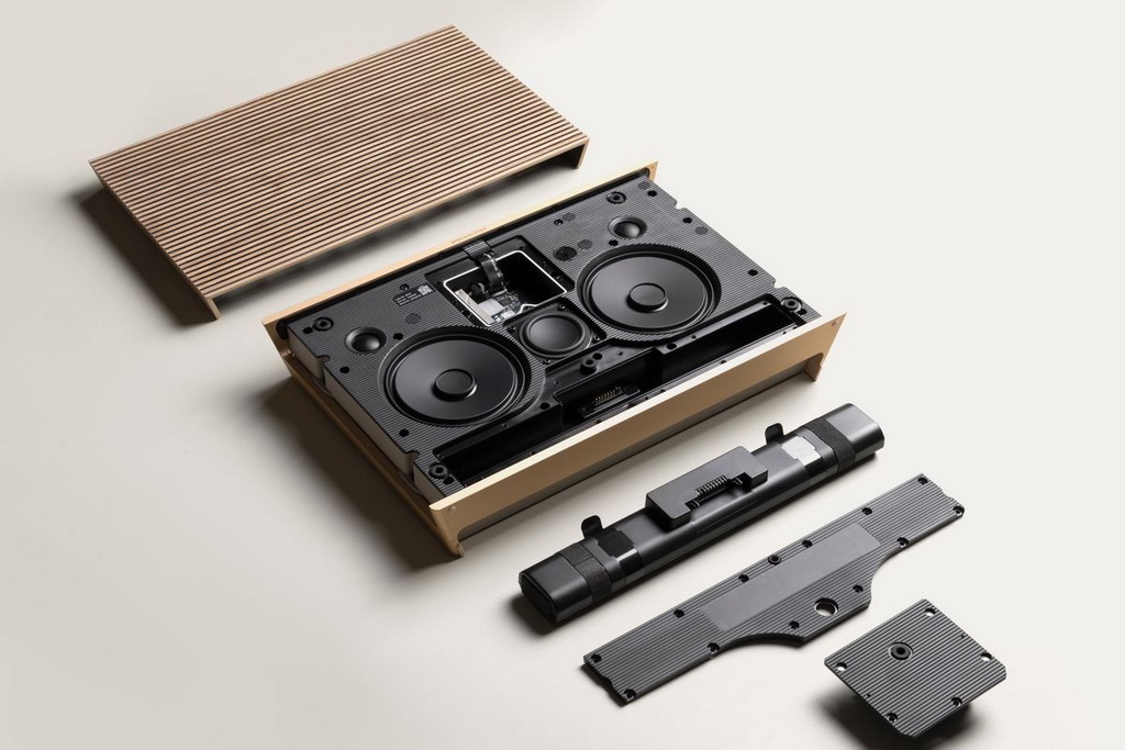 Bang Olufsen Beosound Level 1.jpg Bang Olufsen Beosound Level 1.jpg