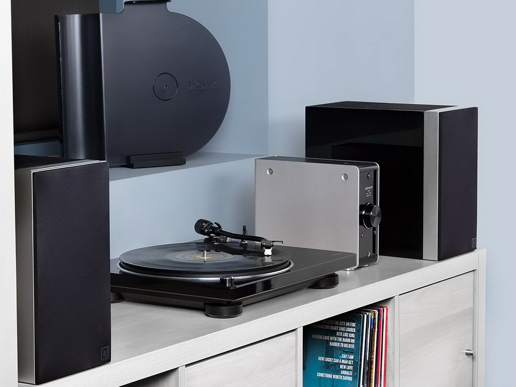 Denon_DP400_Turntable_Lifestyle_001.jpg Denon_DP400_Turntable_Lifestyle_001.jpg