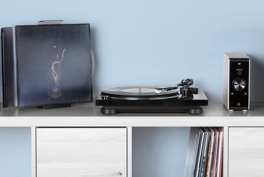 Denon_DP400_Turntable_Lifestyle_002-web.jpg Denon_DP400_Turntable_Lifestyle_002-web.jpg