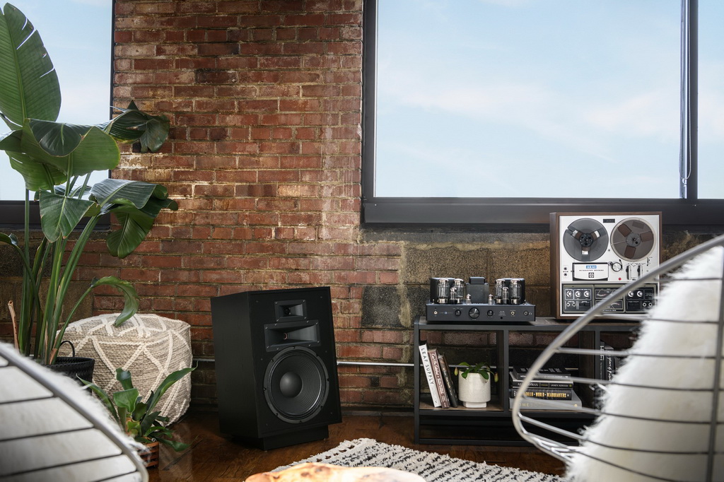 Klipsch_HeresyIV_Lifestyle_9.jpg.jpeg Klipsch_HeresyIV_Lifestyle_9.jpg.jpeg