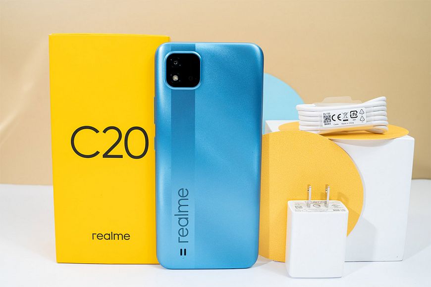 realme C20 - entry-level "king of entertainment" with a capacious battery and a large screen