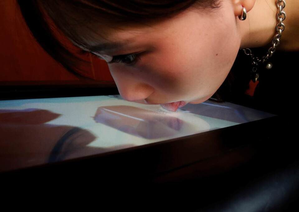 Japanese inventor creates technology for transmitting taste on TV