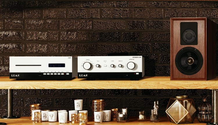 STEREO 230 Lifestyle Silver (1)-2.jpg STEREO 230 Lifestyle Silver (1)-2.jpg