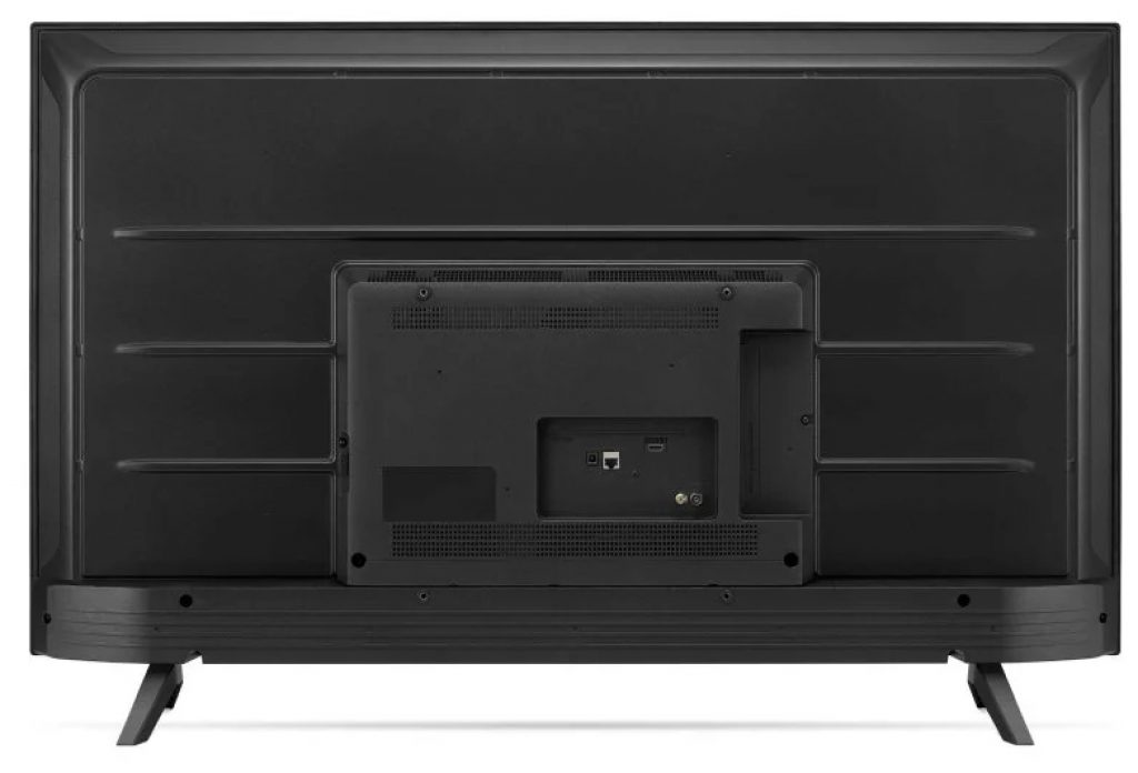 In the back area we see the physical connections that the model has