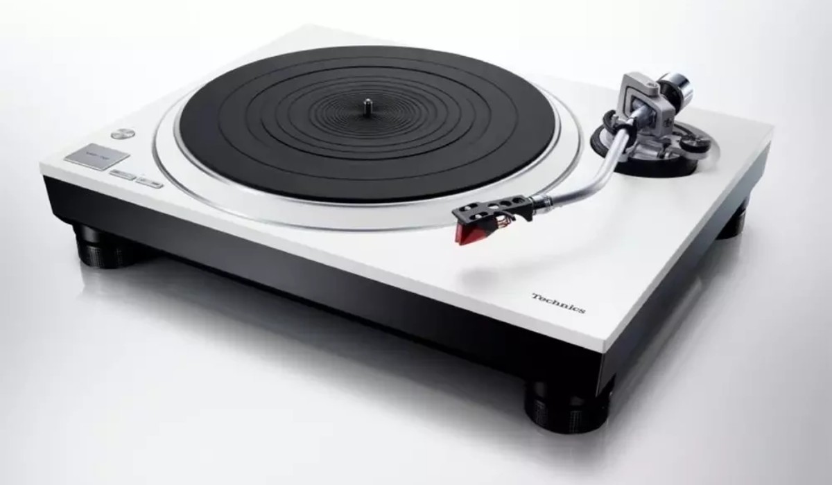 Technics SL-1500C-W - popular turntable now in white!