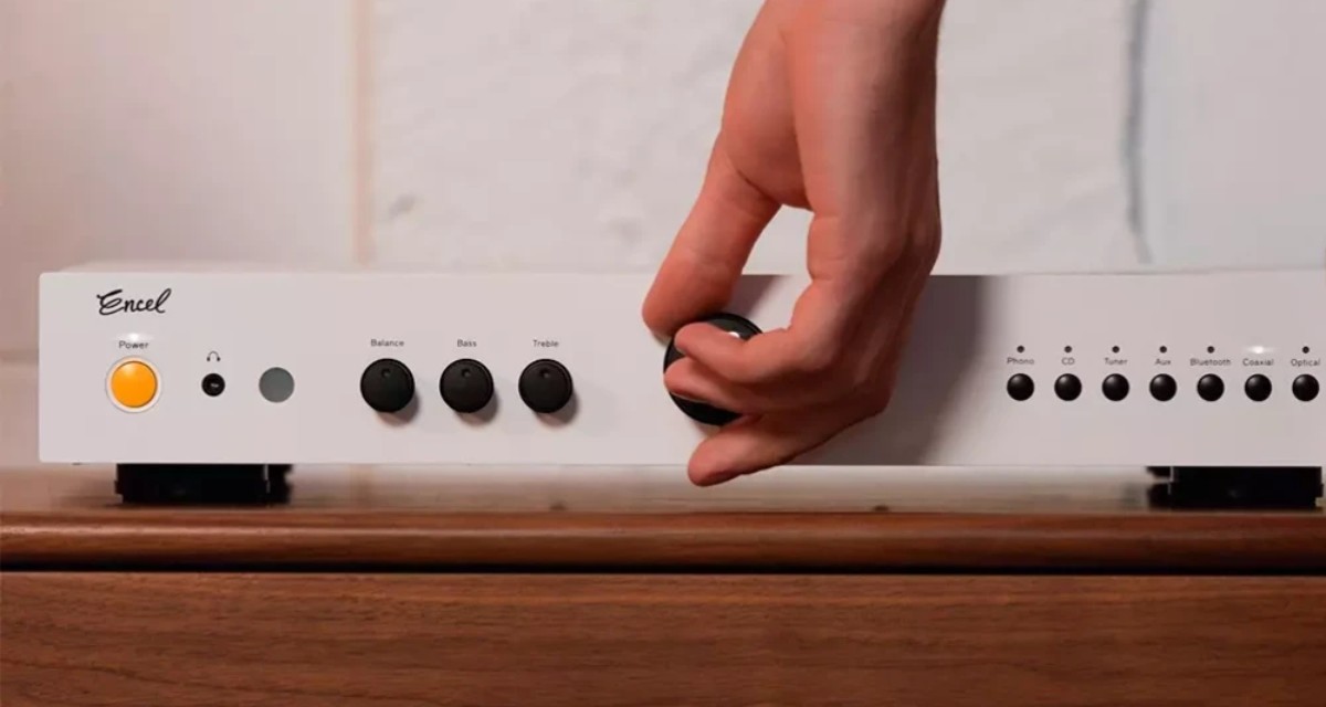 Encel Brains is a smart integrated amplifier from Australia