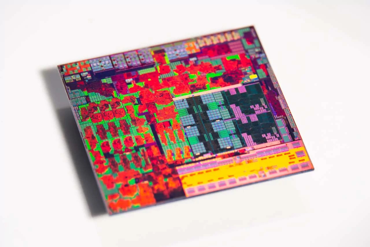 AMD EPYC FREEZES AFTER 1044 DAYS OF CONTINUOUS OPERATION