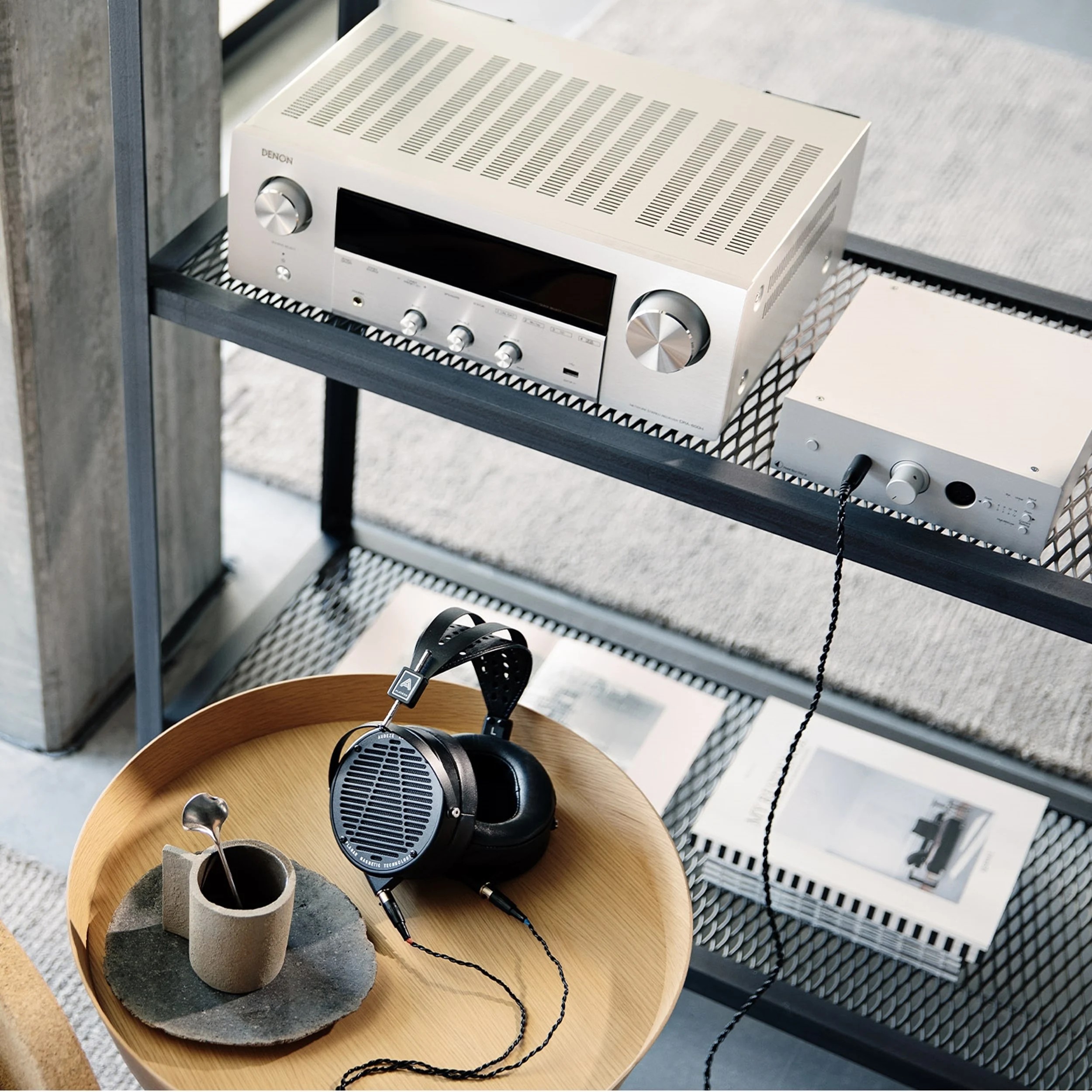 Denon DRA-800H: This type of device always has interesting features, in fact, they usually combine to offer an experience above other entertainment systems.
