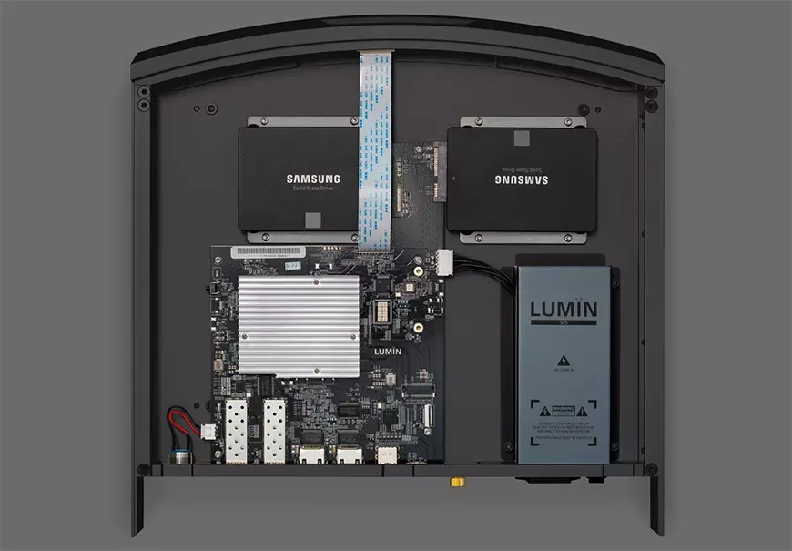 LUMIN L2 – music server with built-in network switch