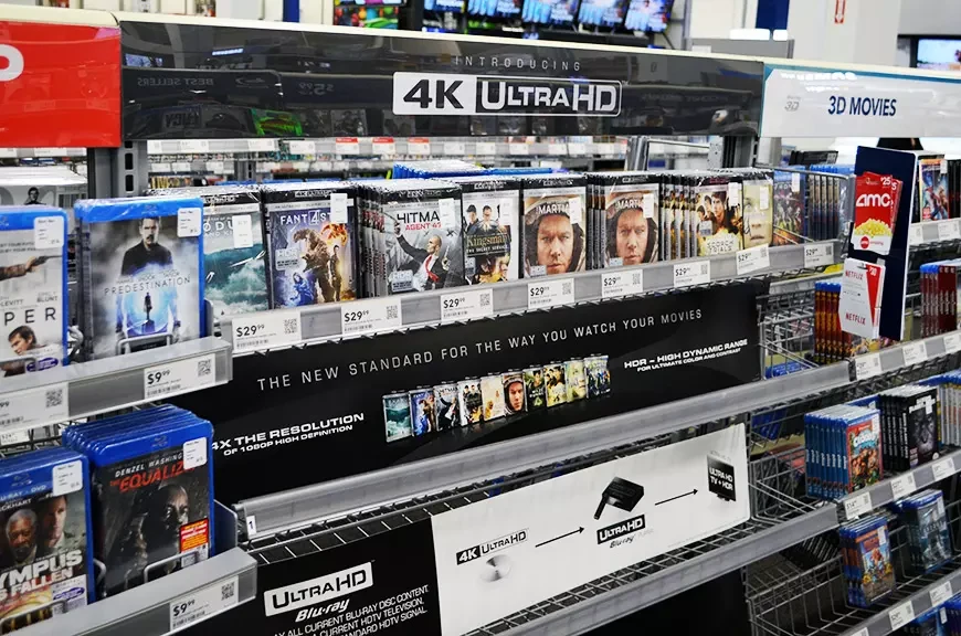 Best Buy announced that it will stop selling Blu-ray discs and DVDs next year.