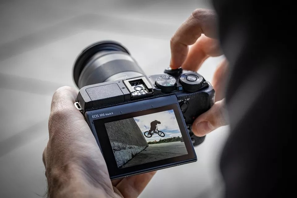 CANON EOS M6 MARK II