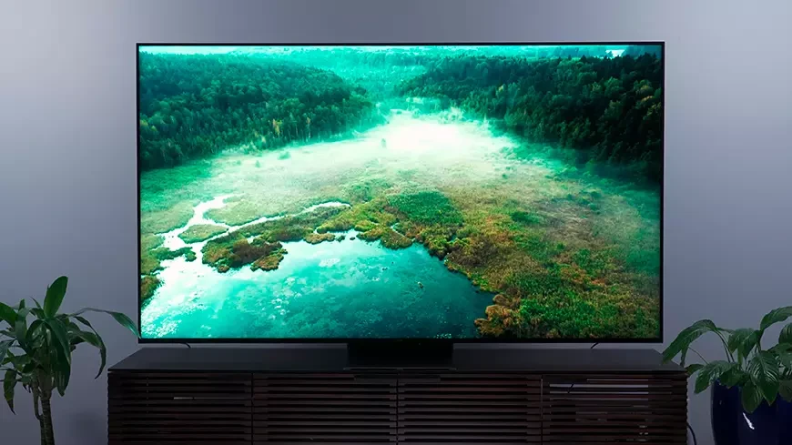 2. TCL QM8 Mini-LED