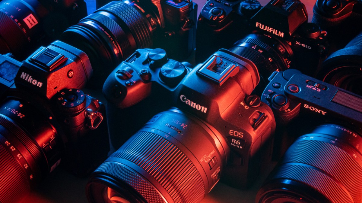 Camera market slowly recovers, sales peak