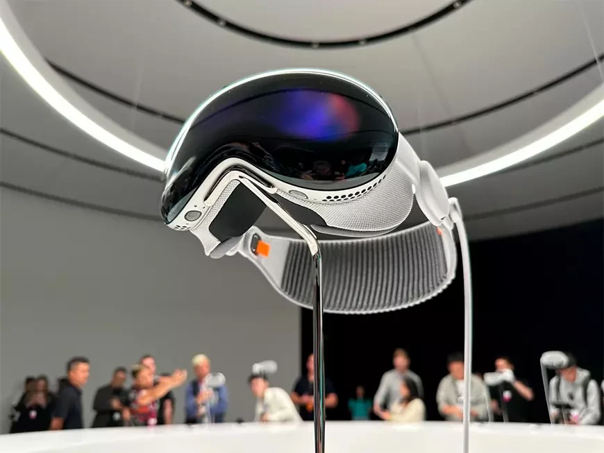 Apple Vision Pro Will Support Ultrawide Virtual Displays with visionOS 2.2