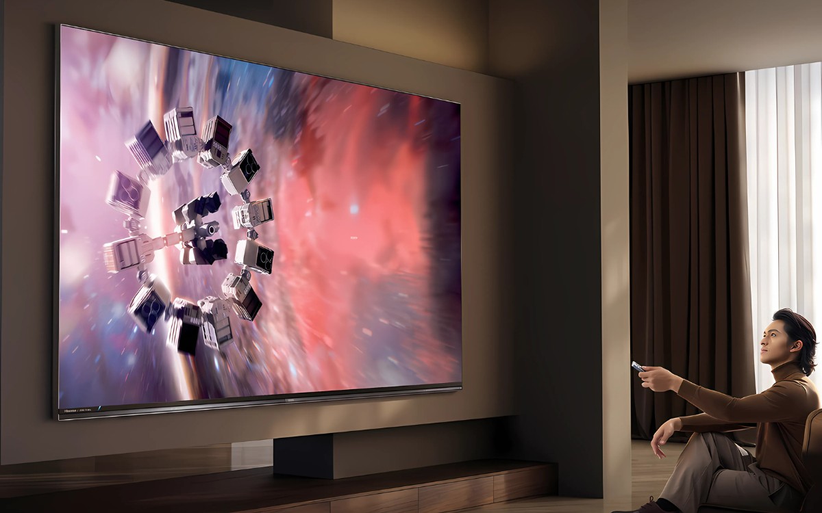 The E8Q comes with an AI Chroma Light sensor, which is enabled in Eco mode. Based on this data, the screen brightness is adjusted to the ambient light level.