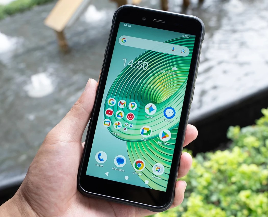Another feature of the RugKing smartphone is the presence of a uSmart 2.0 connector, which allows you to connect some Ulefone accessories to the mobile device.