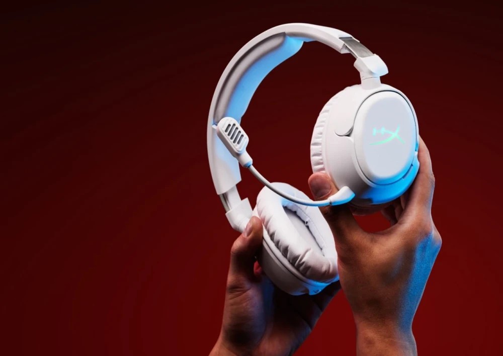 The HyperX Cloud Flight 2 is a full-size, closed-back headset that is similar in design to popular competitors like the Razer Blackshark V2 and V3 Pro.