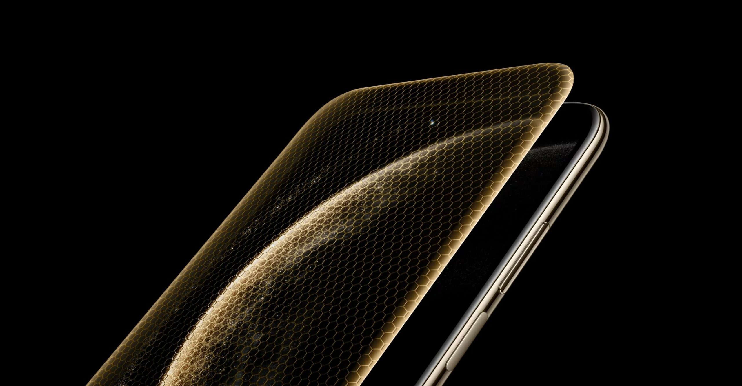 The Mate 70 Air packs a 6,500 mAh battery under the hood, while the ultra-slim Motorola Edge 70 has only 4,800 mAh, the Galaxy S25 Edge has 3,900 mAh, and the iPhone Air comes with a 3,149 mAh battery.