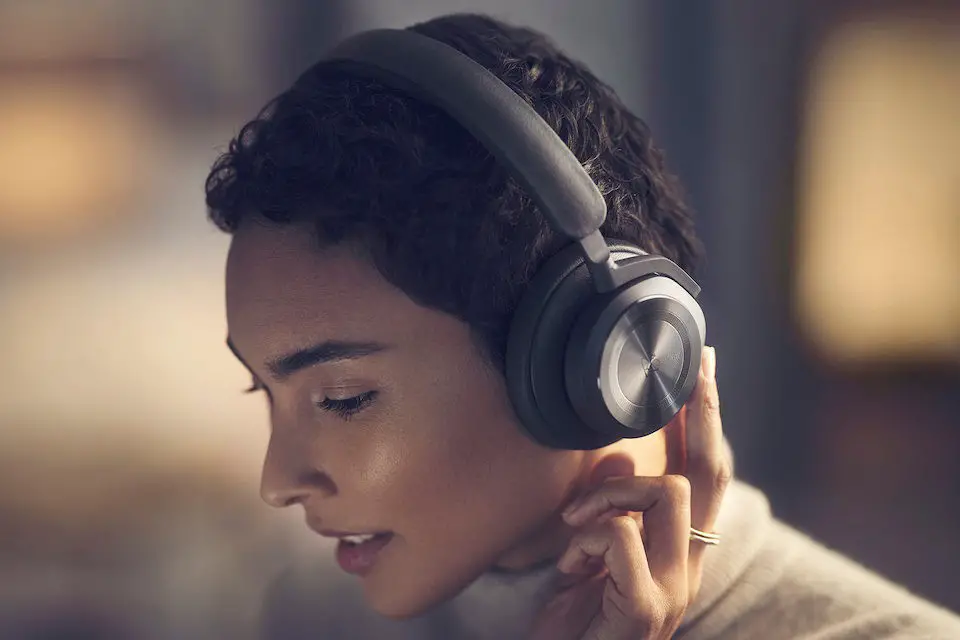 Beoplay HX: Full-size noise canceling wireless headphones with 35-hour battery 26 Beoplay HX