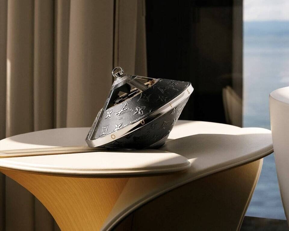 Louis Vuitton Horizon Light Up: Bluetooth speaker in glass, leather and stainless steel 7 Louis Vuitton Horizon Light Up