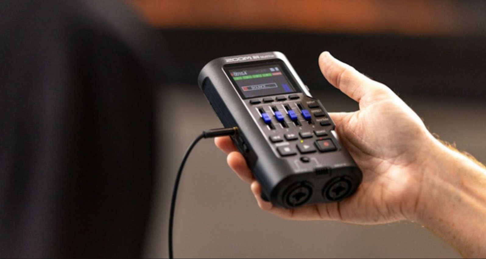 Zoom R4 MultiTrak: A compact 32-bit audio recorder 7 Zoom R4 MultiTrak