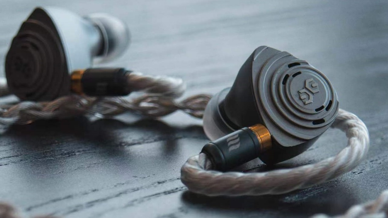 Elysian Pilgrim: Hybrid headphones with a 9.2 mm LSR driver 28 Elysian Pilgrim