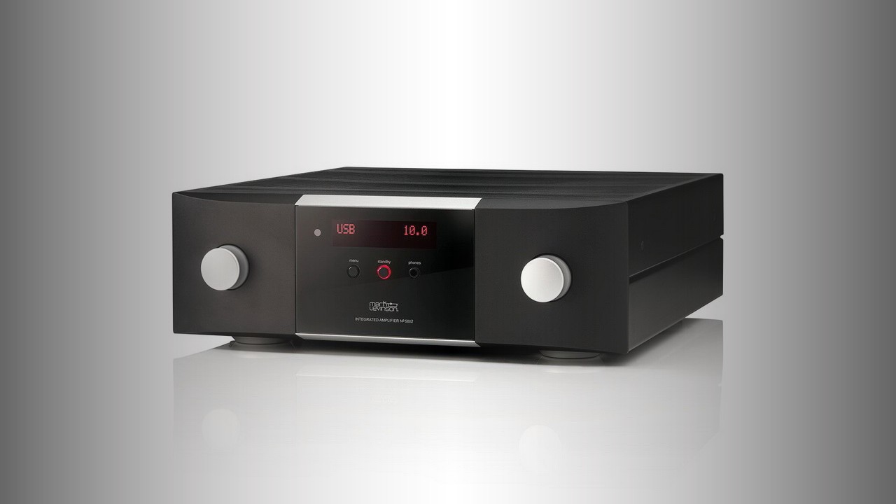 Mark Levinson #5802: Designed to work exclusively with digital sources 26 Mark Levinson #5802