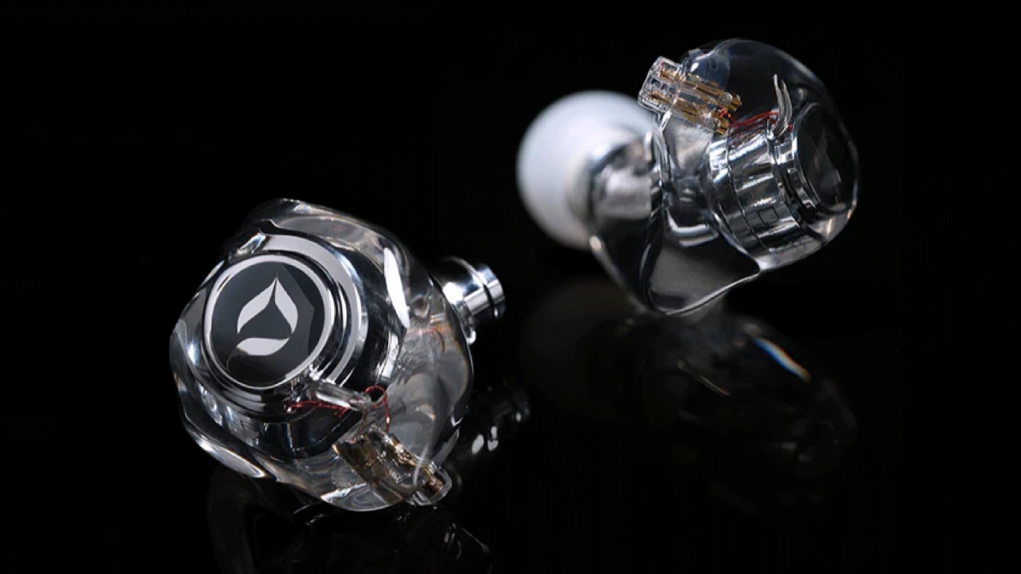 DITA Project M: Hybrid in-ear headphones with dynamic and balanced armature drivers 28 DITA Project M are hybrid in-ear headphones with dynamic and balanced armature drivers