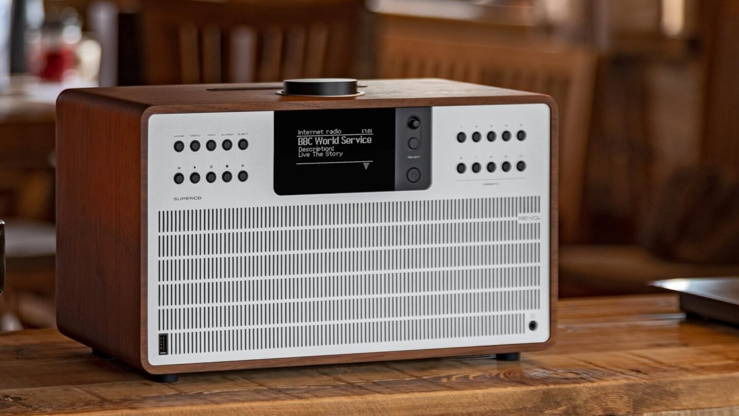 Revo SuperCD is a wireless audio system with CD player 7 Revo SuperCD – wireless audio system with CD player