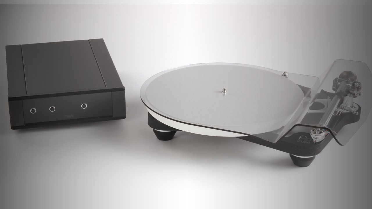 Rega Planar 10: The Ultimate in Rega Performance 26 Rega Planar 10