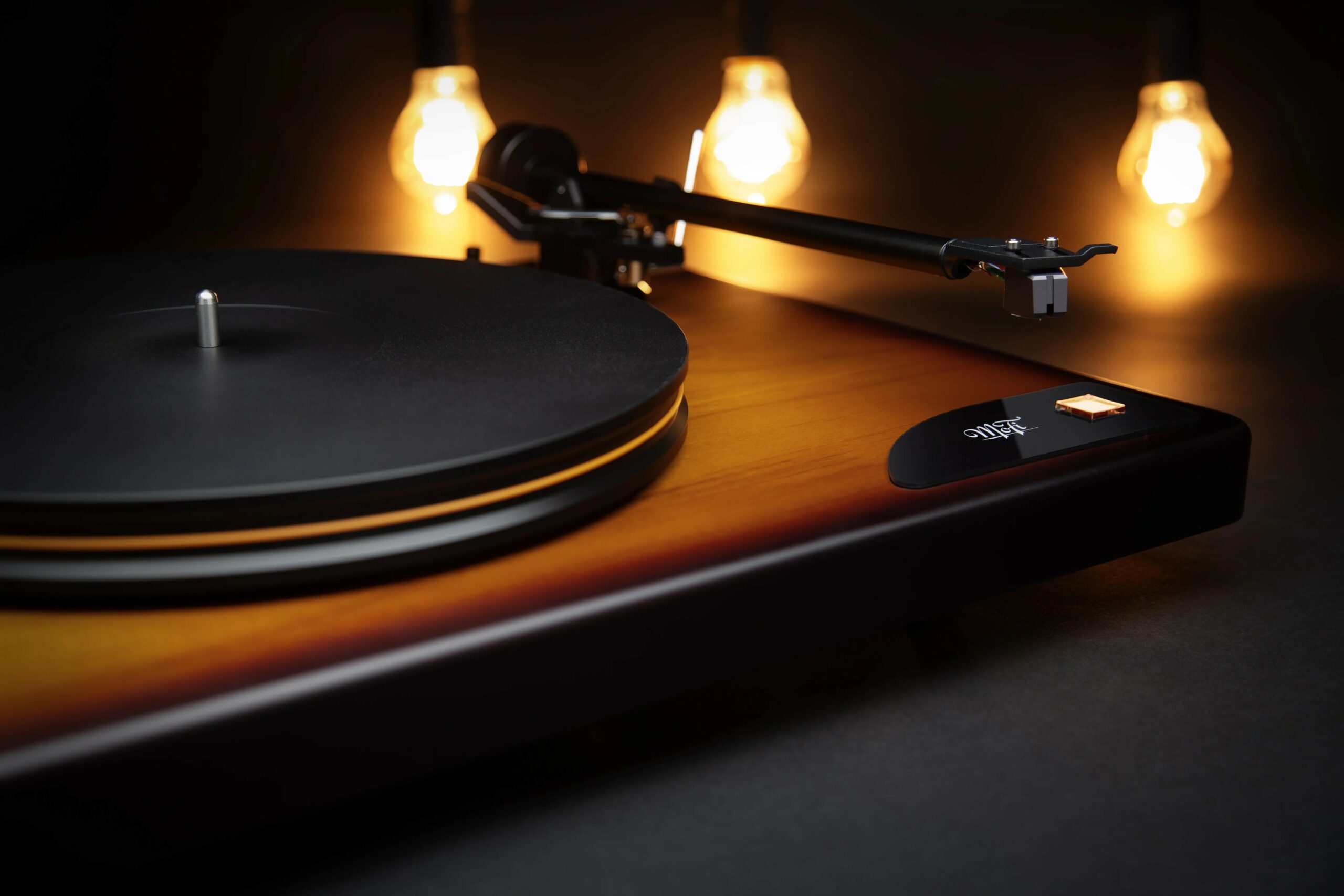 Fender and MoFi Unveil the American Vintage Turntable 2 MoFi Electronics X Fender American Vintage