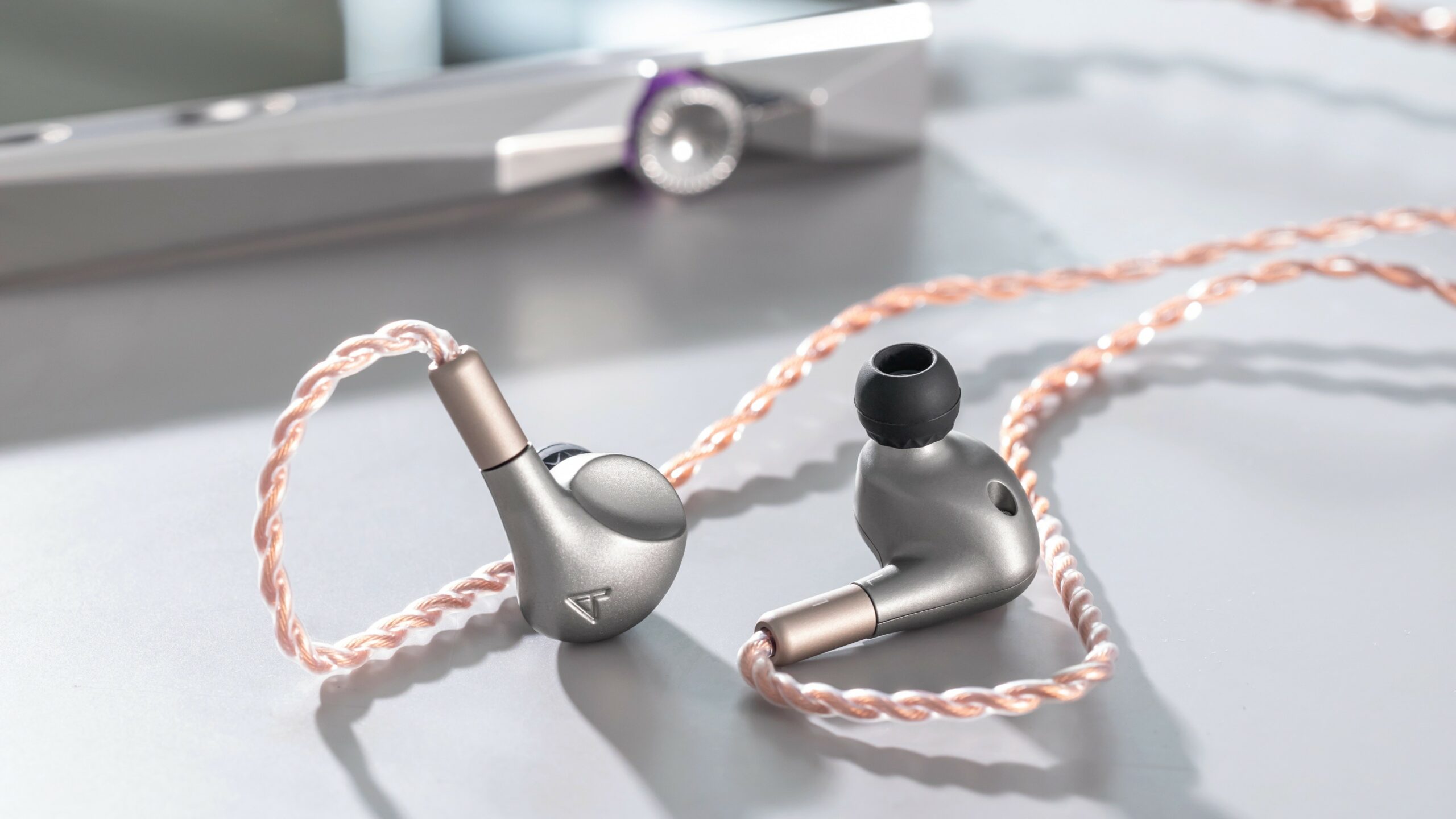 Astell & Kern Luna: $3,000 Titanium Earbuds with Micro-Planar Driver for Audiophile-Grade Sound 28 Astell & Kern Luna