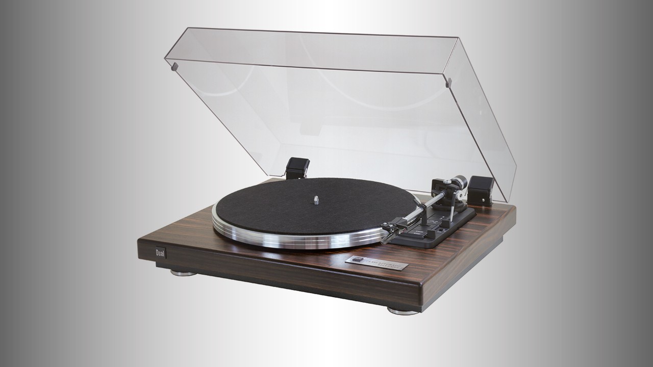Dual CS 460: Classic Turntable Craftsmanship Elevated to Audiophile Performance 26 Dual’s CS 460 is a vintage-styled, fully automatic turntable with surprisingly high-end performance.