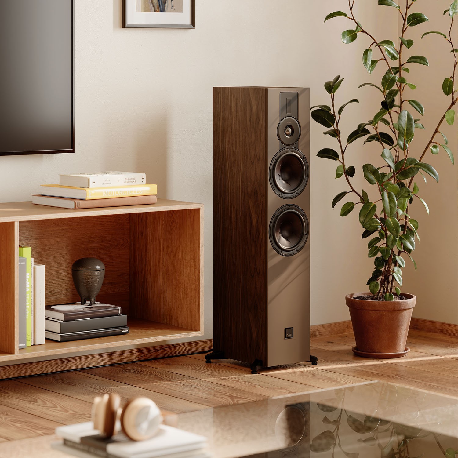 DALI SONIK 7: Perfectly balanced floorstander for music and movies 29 Balanced, powerful and refined — DALI SONIK 7 delivers real hi-fi sound for both music and home cinema without going overboard.