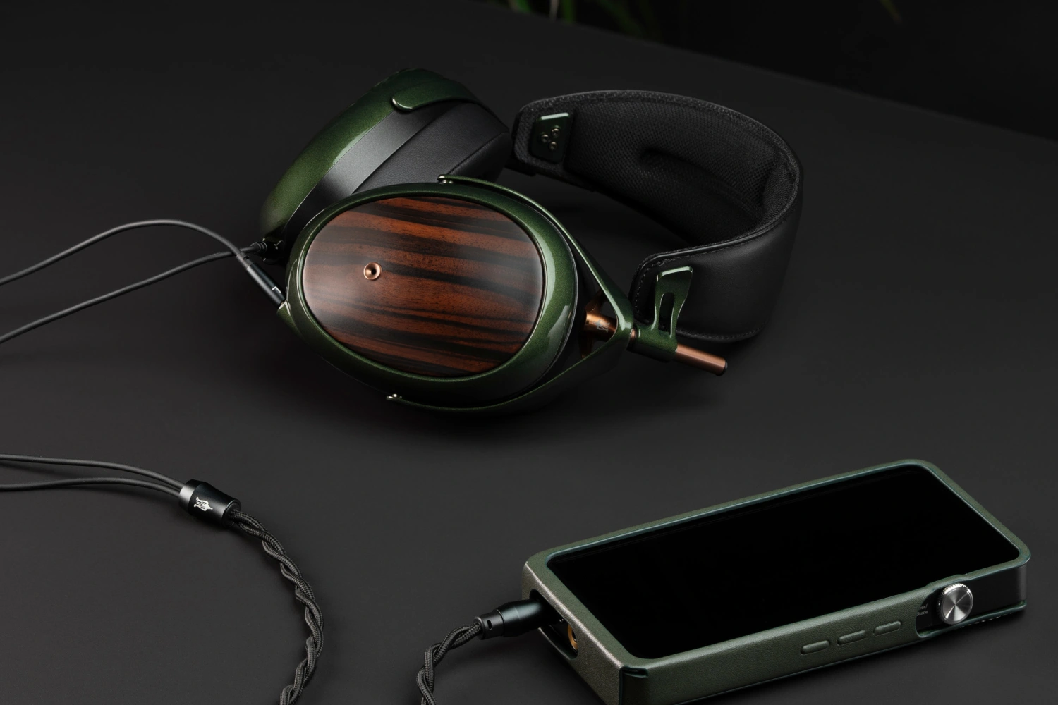 Meze Audio Strada: Premium Closed-Back Headphones with Wooden Earcups 29 With wooden earcups, 50 mm dynamic drivers and a balanced, musical tuning, the Meze Audio Strada redefines what premium closed-back headphones can sound like.