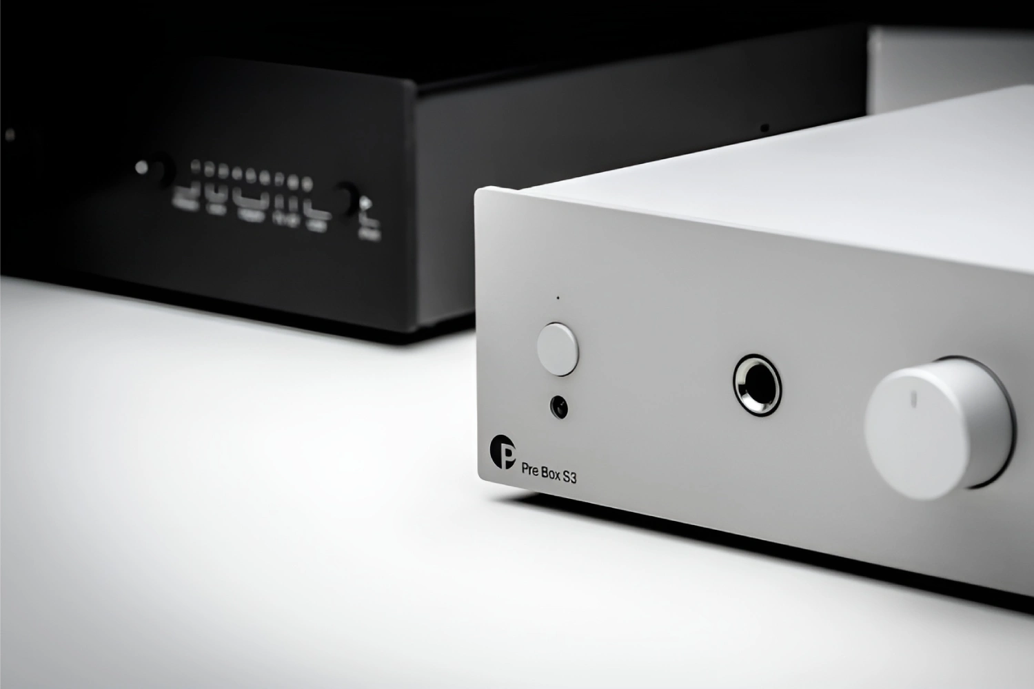 Pro-Ject Pre Box S3: Compact Preamp with HDMI eARC, DAC, Phono & Bluetooth 29 The Pro-Ject Pre Box S3 is a compact hi-fi control center with HDMI eARC, MM phono stage, DAC up to 24-bit/192 kHz, Bluetooth aptX HD, headphone amp and subwoofer output — priced under $600.