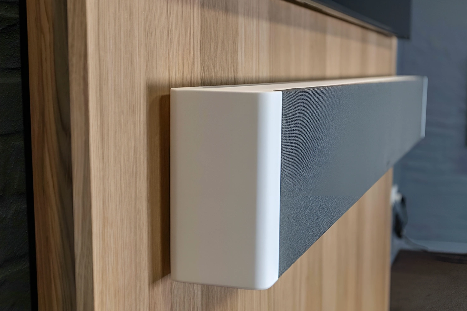 Lyngdorf SB-75 Passive Stereo Soundbar: True Hi-Fi Sound in a Slim Wall-Mount Design 9 Lyngdorf SB-75 Passive Stereo Soundbar