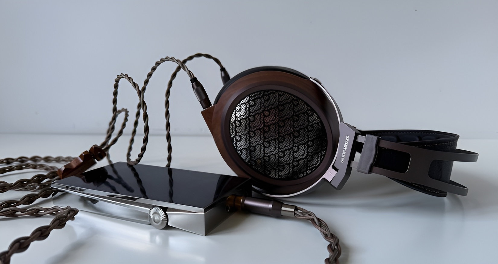 Sendy Audio Egret Review: Beautiful Planar Headphones That Put Music Before Analysis 12 The included balanced cable and generous accessory package make the Egret feel like a premium audiophile product straight out of the box.