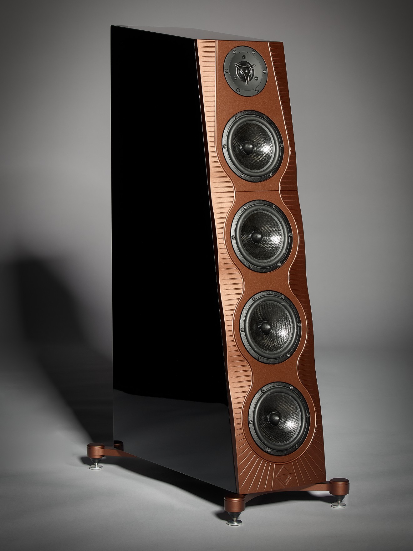 SV-Audio Astrid: Stunning New Line Source Loudspeaker for Serious Audiophiles 8 SV-Audio Astrid combines a true line source design with Scandinavian craftsmanship, delivering an expansive soundstage and remarkable vocal realism.