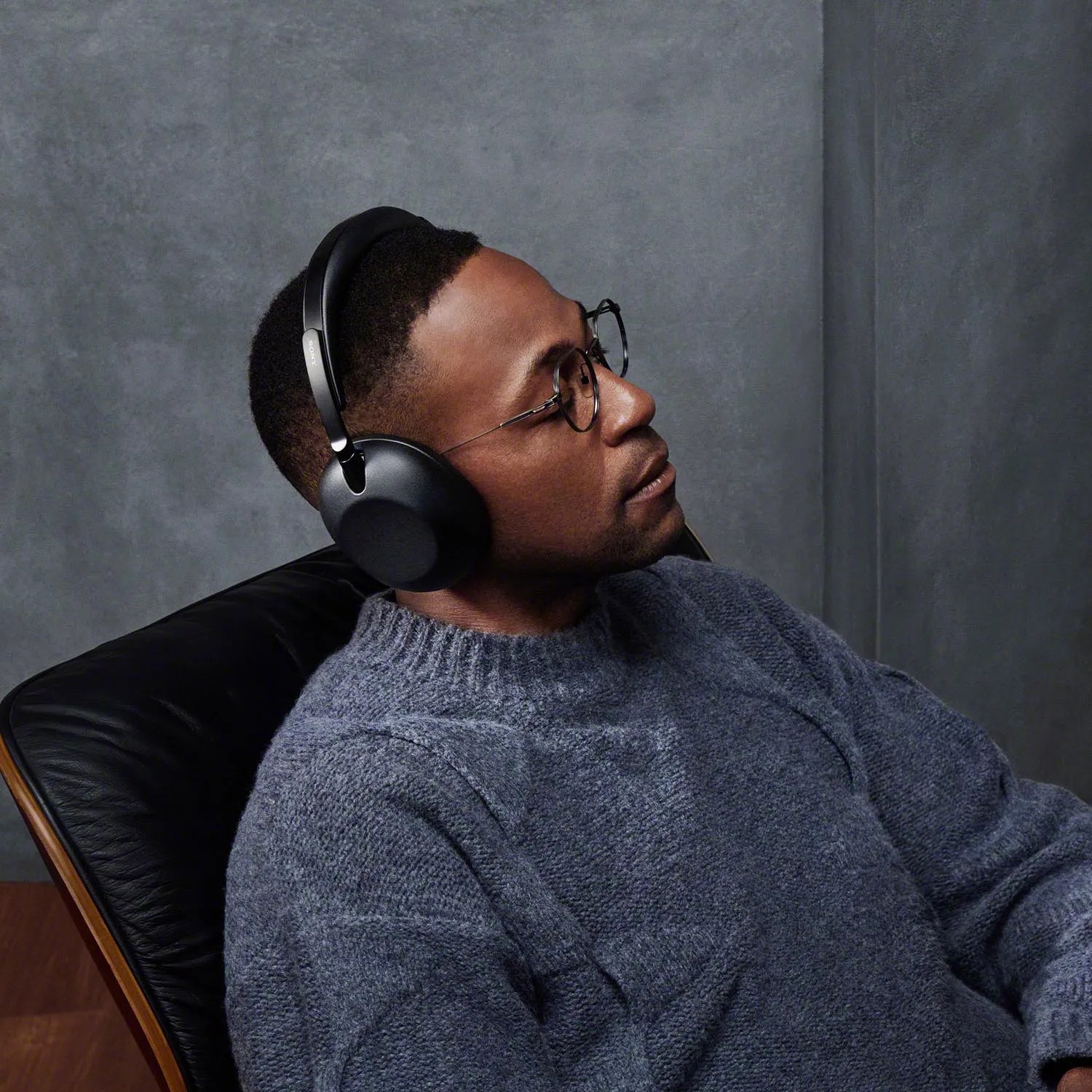 With 12 microphones and the powerful QN3 processor, Sony's flagship headphones create a quieter, more immersive listening experience wherever you go.
