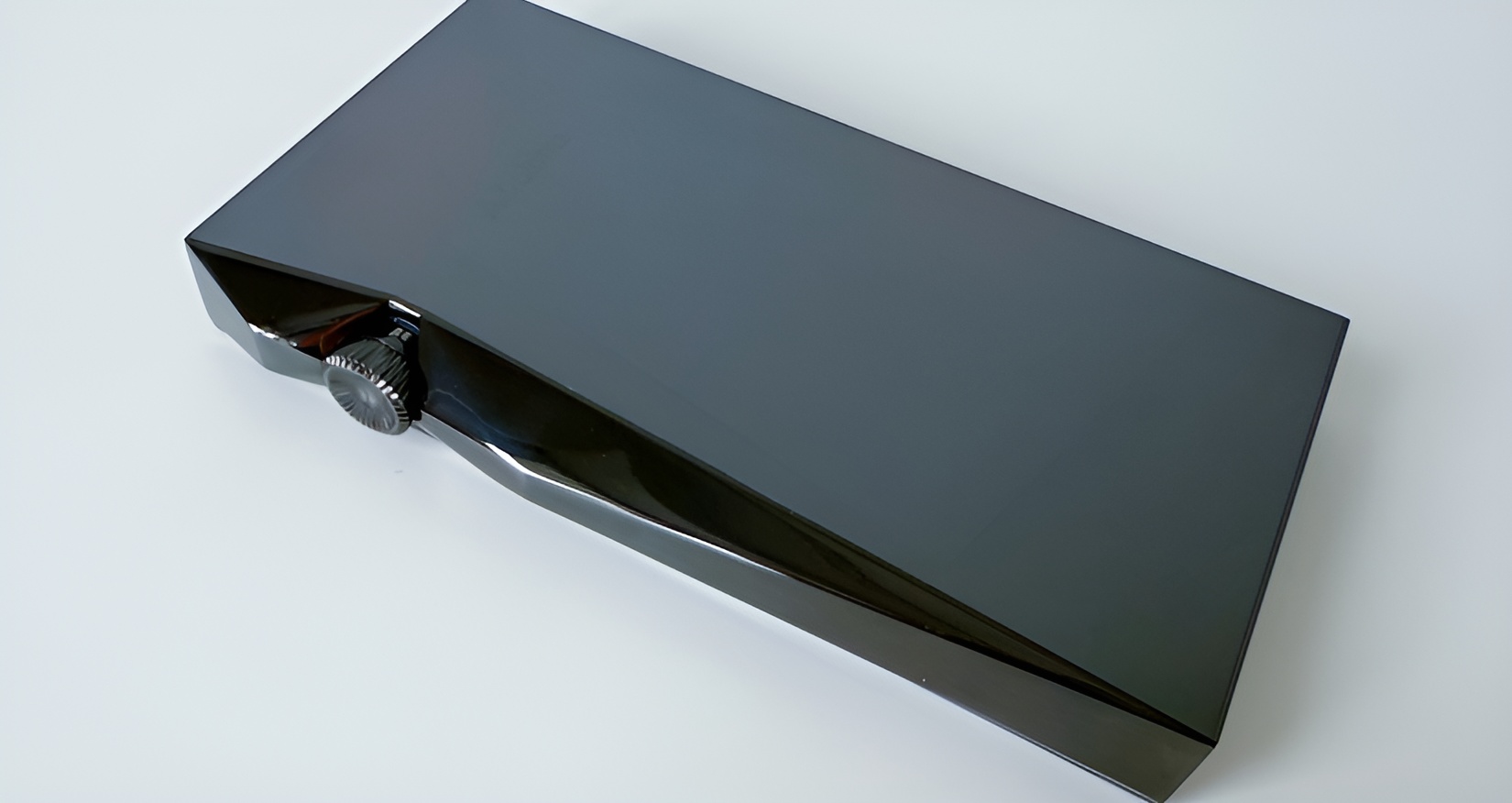 Astell&Kern A&ultima SP4000 Review: The New King of Portable Hi-Fi? 8 The Astell&Kern A&ultima SP4000 combines a luxurious stainless-steel chassis with an advanced Octa DAC architecture, setting a new standard for flagship portable audio players.