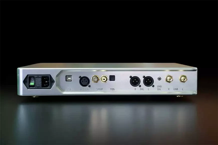 Cantico J-DAC: Italian Handcrafted DAC with Transformer-Coupled Output Stage 11 External DAC Cantico J-DAC